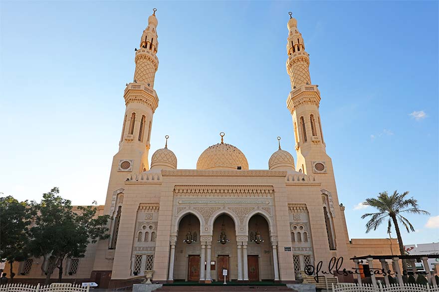 The entrance of the Jumeirah Mosque in downtown Dubai