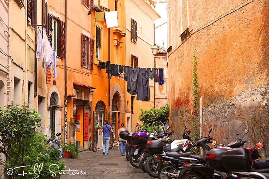 outdoor-dining-and-street-scene-at-trastevere-rome-trastevere-rome