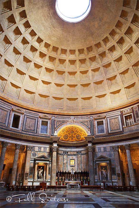 Empty Pantheon just before closing