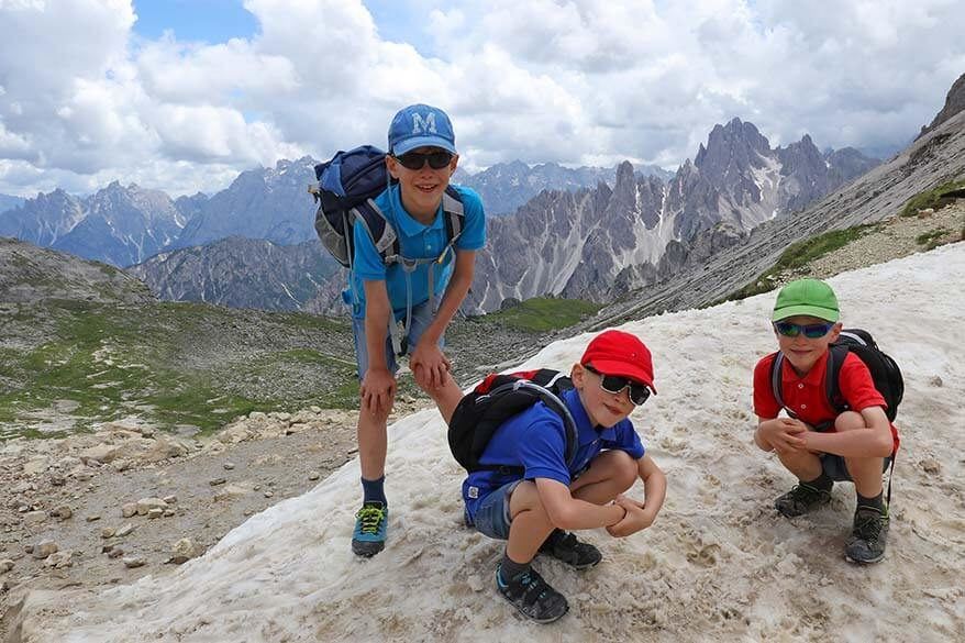 kids hiking sneakers