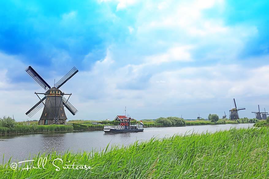 You can explore Kinderdijk on foot, by bike or by boat