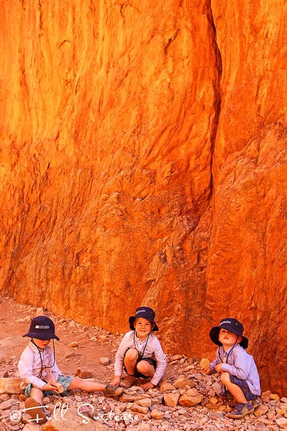 Standley Chasm - Autralia family trip with kids