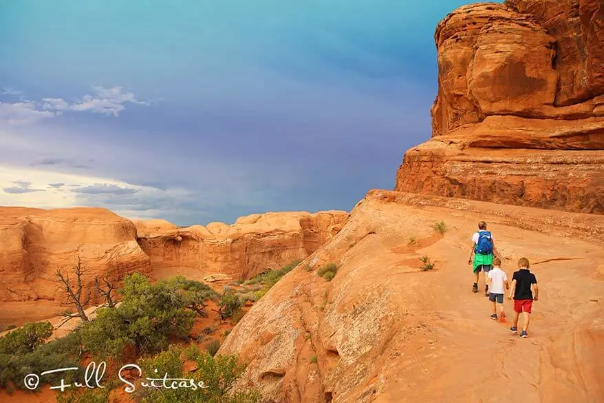 Hiking to the Delicate Arch with kids