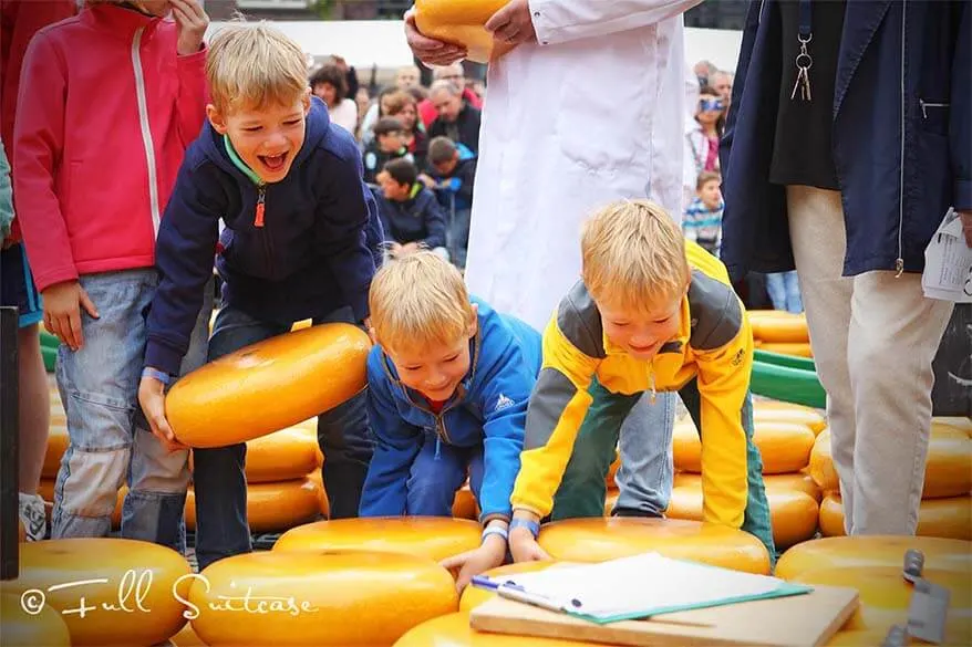 Kids Alkmaar cheese market