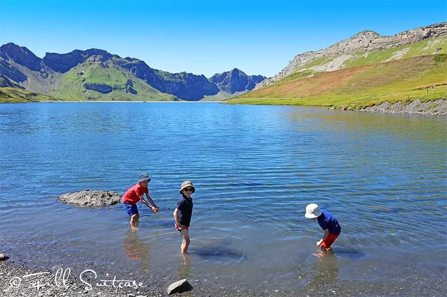 kids toe dipping in Tannensee Switzerland