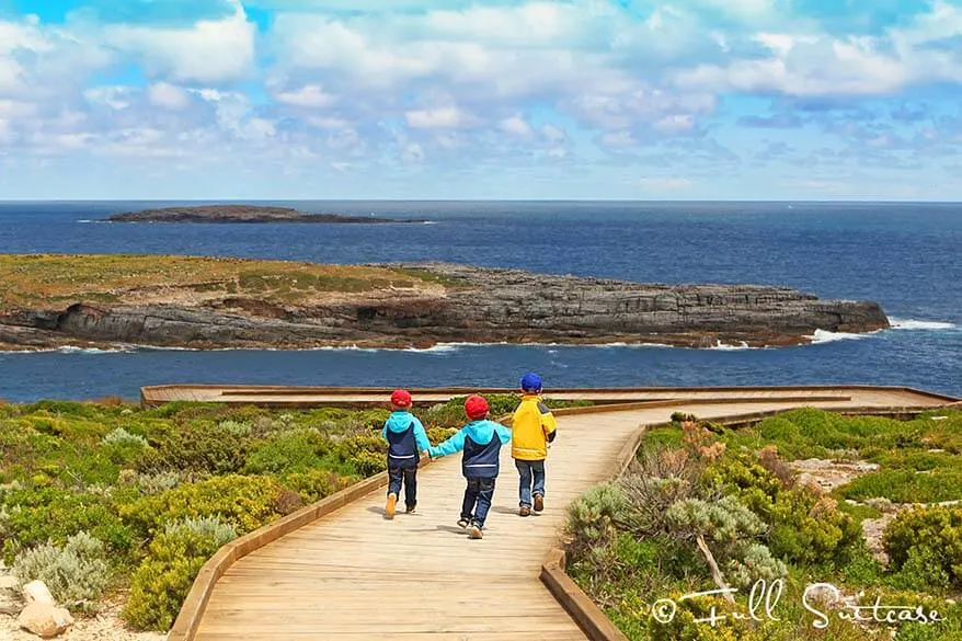 Kids hiking to Admirals Arch on Kangaroo Island