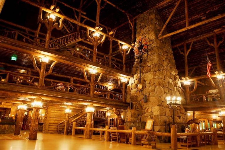 BEST Places to Stay IN & NEAR Yellowstone National Park Lodging Guide)