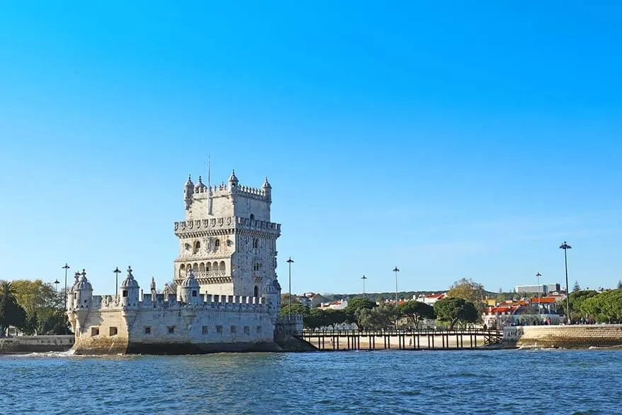 Debajo de la Torre de Lisboa