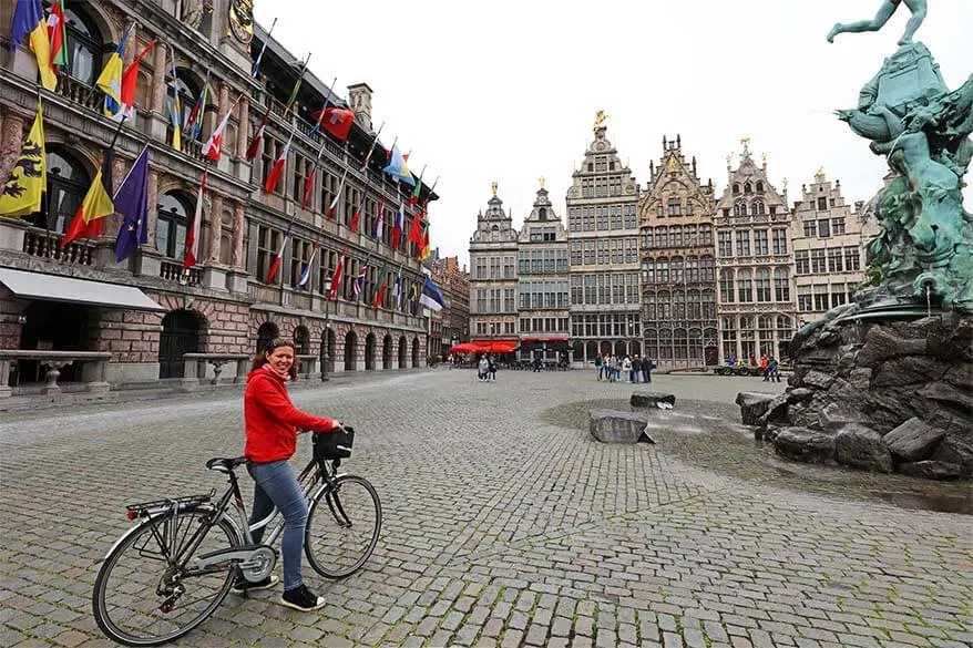Discovering the landmarks and the hidden gems of Antwerp by bike