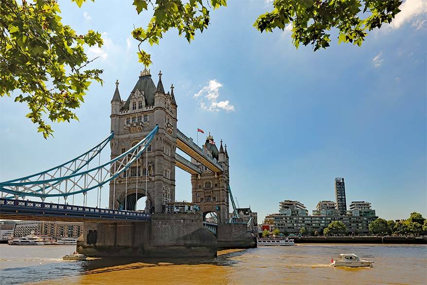 Tower Bridge jest jednym z punktów orientacyjnych, które musisz zobaczyć, jeśli odwiedzasz Londyn z dziećmi