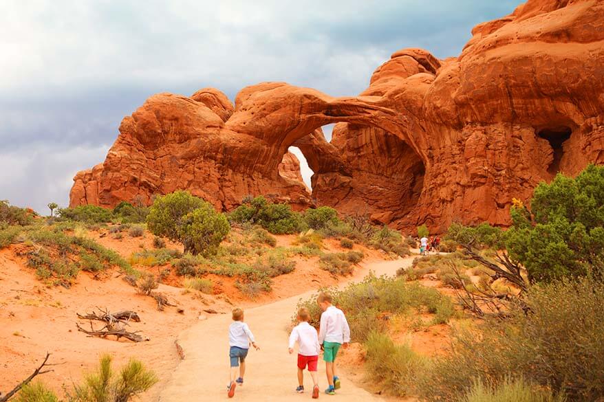 Walking to Double Arch with kids