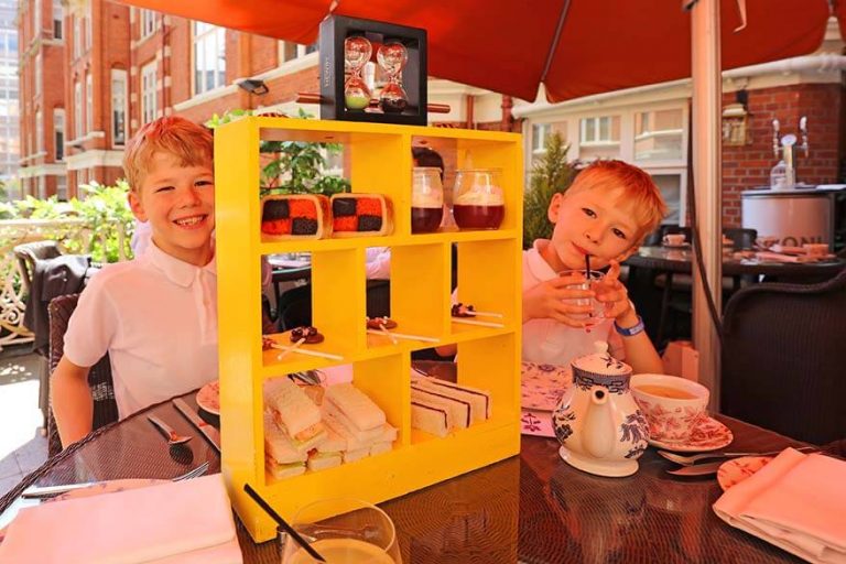 Familyfriendly Afternoon Tea at St. Ermin's in London