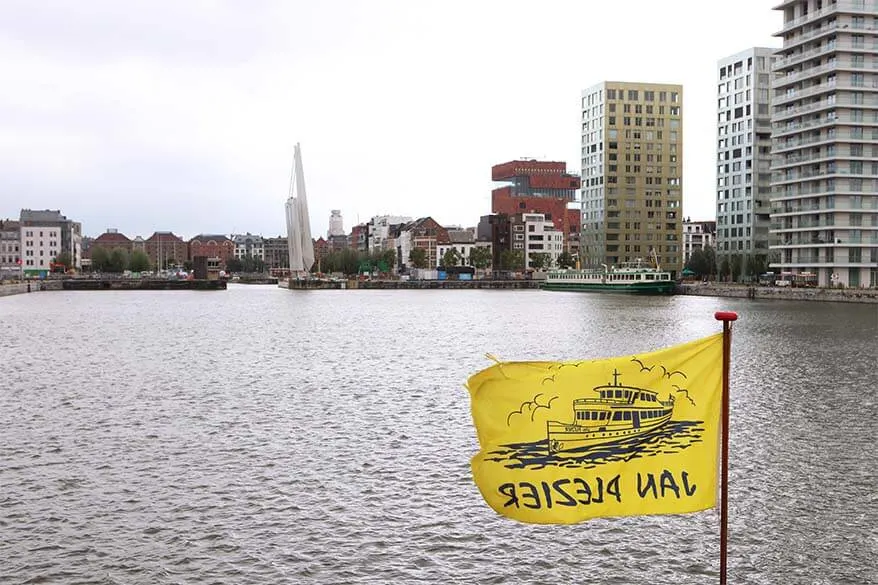 Harbour boat tour starts and ends at Kattendijkdok in Antwerp