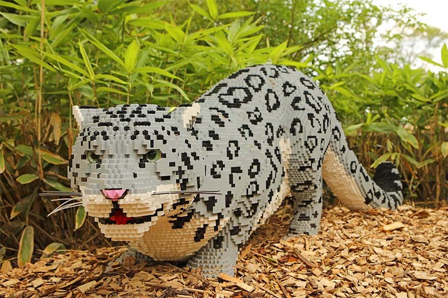 Lego snow leopard in Planckendael