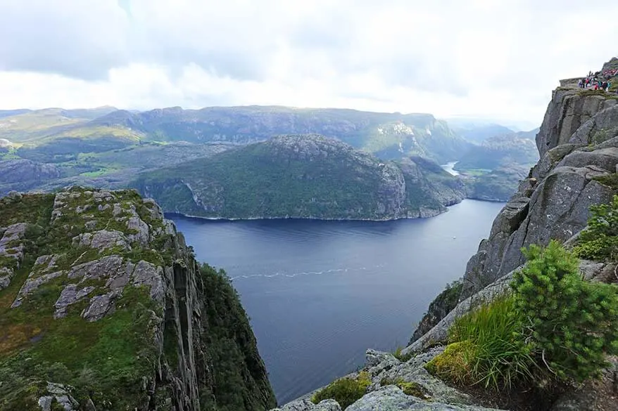 Hiking to Preikestolen with the beautiful views over Lysefjord