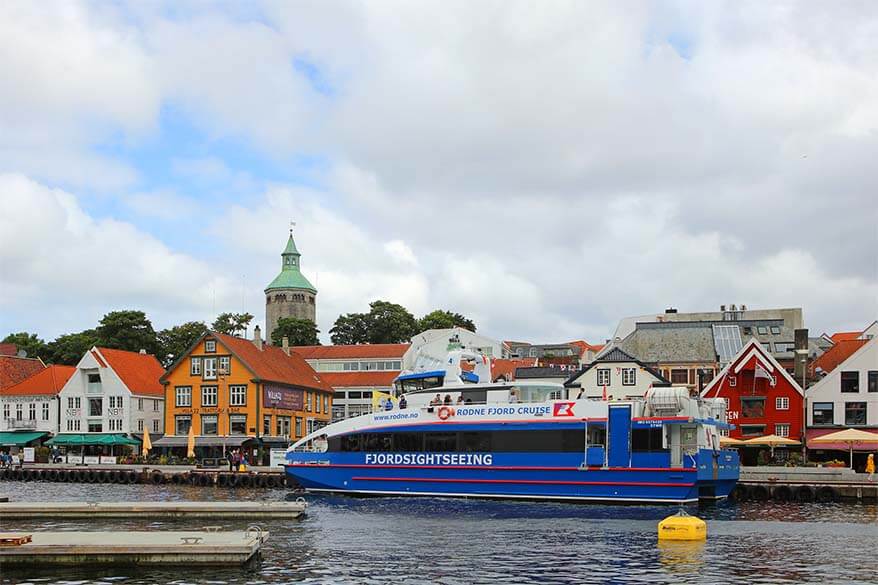El crucero por el fiordo de Rodne en Stavanger ofrece la mejor manera de visitar Lysefjord y hacer la caminata por el Púlpito en un día