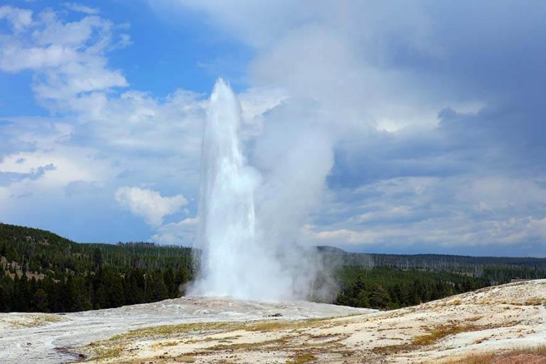 Yellowstone Itinerary Ideas from 1 to 5 Days (+Map & Planning Tips)