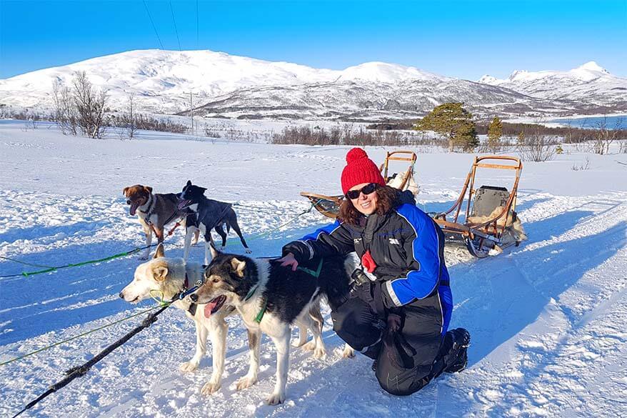  Des combinaisons thermiques sont fournies pour la plupart des activités de plein air en Norvège en hiver 