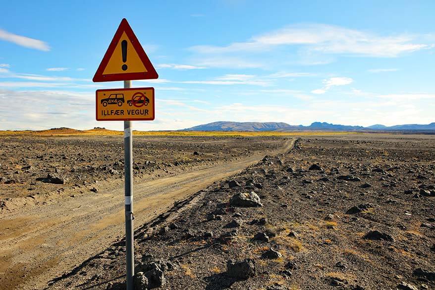 Road sign indicating the road is only accessible to 4x4 super jeeps - driving in Icelandic highlands