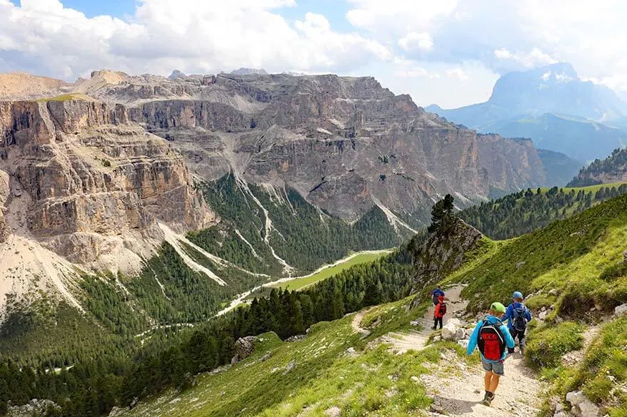 Family hiking down from Rifugio Puez to Selva di Val Gardena