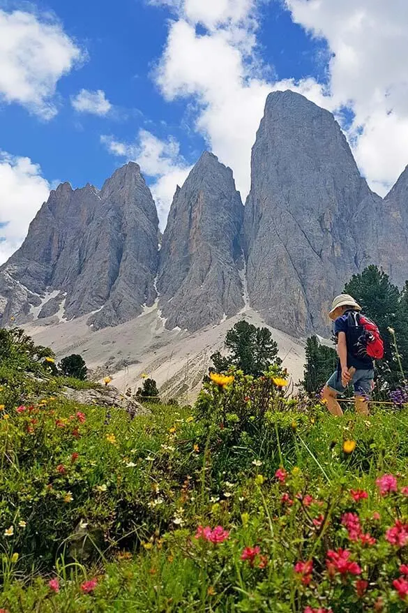 Hiking Adolf Munkel trail - one of the best easy hikes in the Dolomites