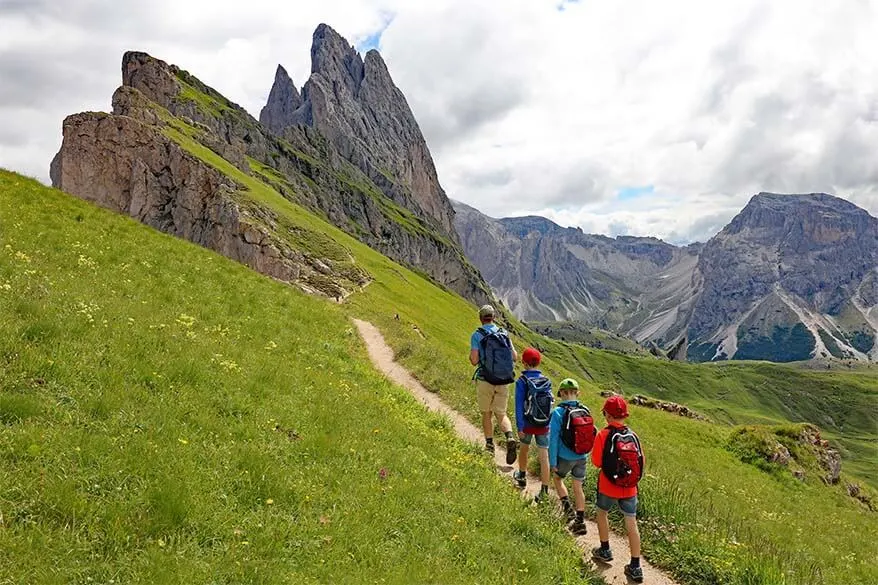 Hiking the beautiful Seceda Pieralongia trail in the Dolomites