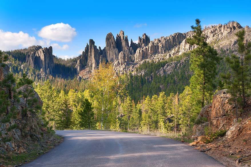 Needles highway nie można przegapić podczas wizyty w Black Hills w Południowej Dakocie