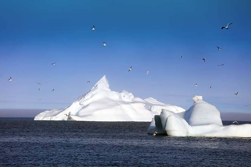 ijsbergen in Disko Bay bij Disko Island in Groenland