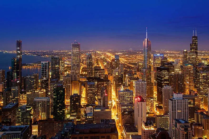 downtown chicago skyline at night