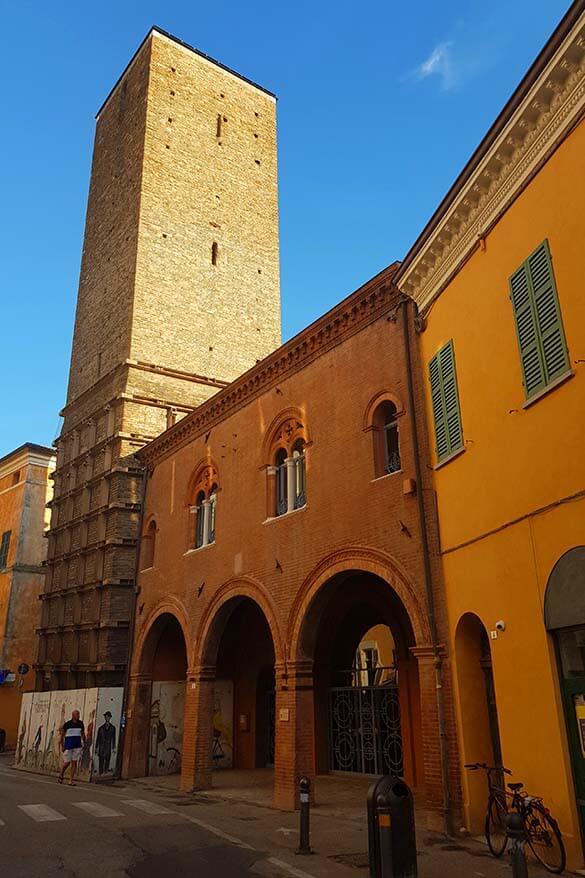 Torre Cívica (Torre Civica) en Rávena Italia
