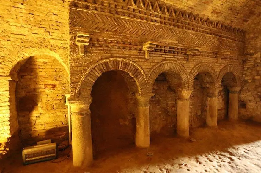 Cuevas municipales de toba - cuevas subterráneas en Santarcangelo di Romagna en Italia