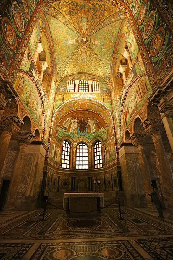 Mosaicos en el altar de la Basílica de San Vitale en Rávena, Italia