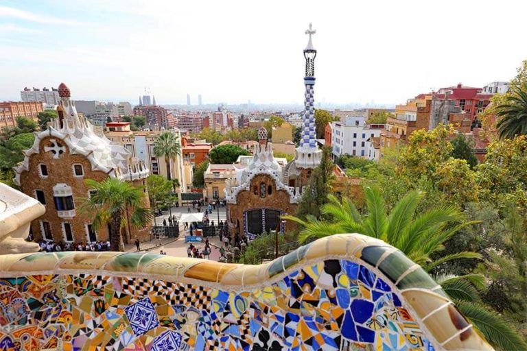 walking tour barcelona gaudi