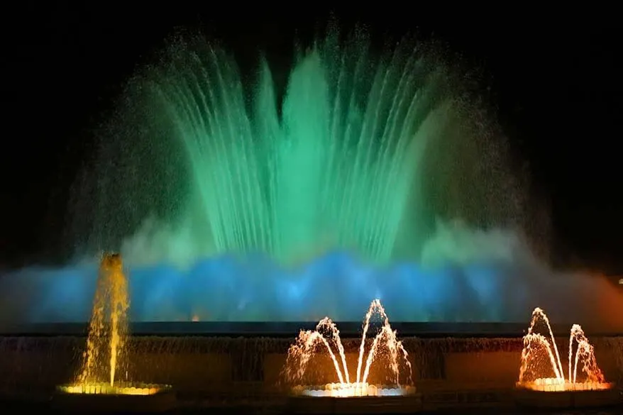 Magical fountain in Barcelona - must see on a weekend in the city