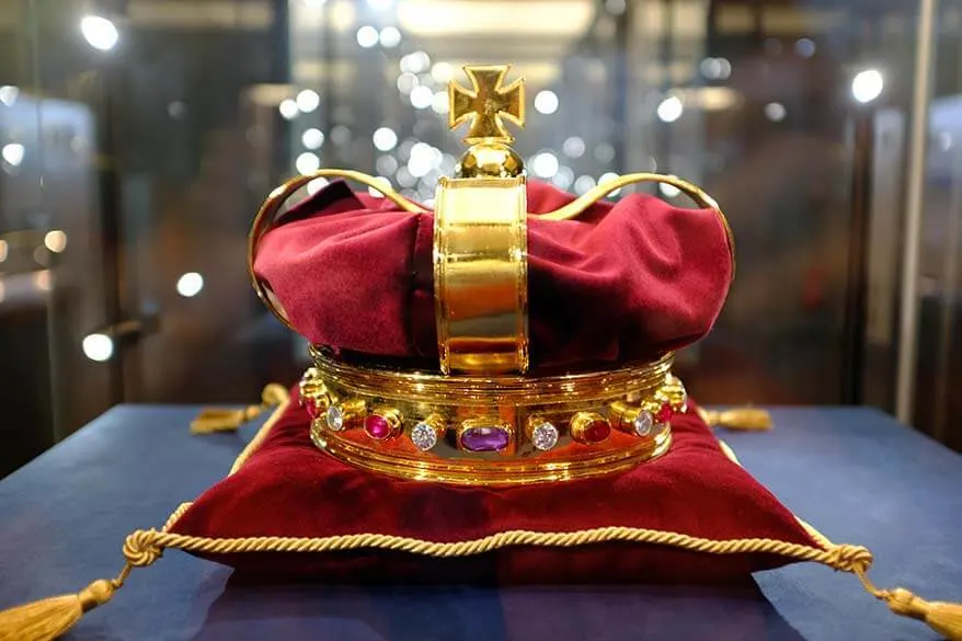 King's crown at the Palace of the Grand Dukes of Lithuania, one of the best museums in Vilnius