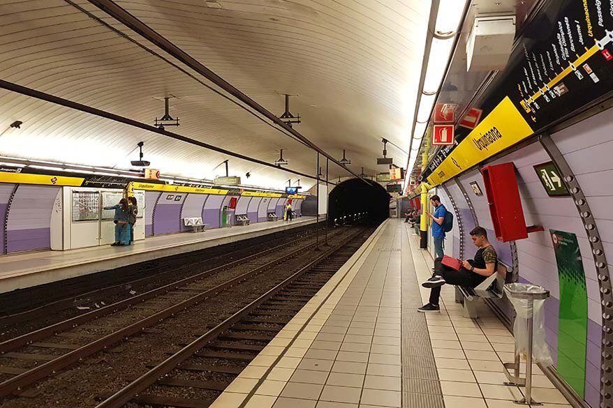 Travel tips for Barcelona - use metro