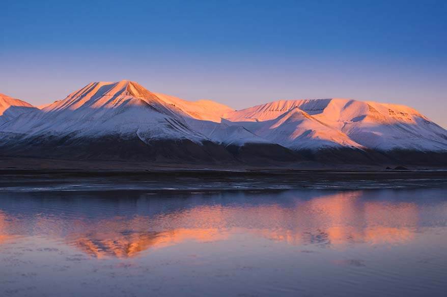 Paisaje de montaña de la isla de Spitsbergen en Svalbard