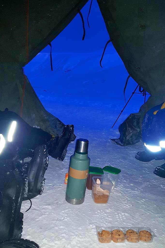 Thermos and cookies - Svalbard winter picnic