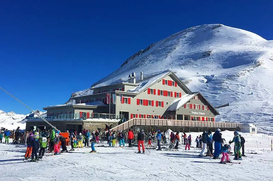 Berghaus Jochpass restaurant and accommodation on the ski slopes in Engelberg