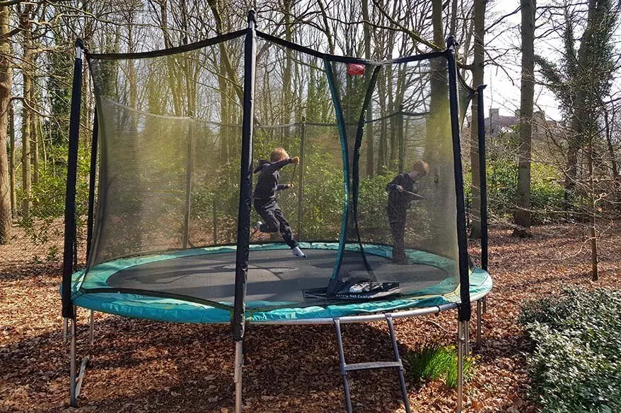 Kids playing outside - quarantine in Belgium