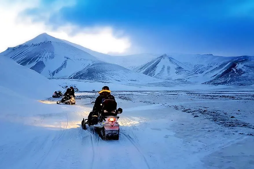 Svalbard snowmobile - day tour with Better Moments Svalbard