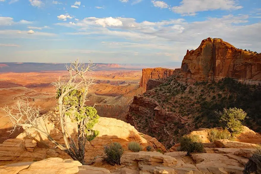 Canyonlands NP scenery near Mesa Arch