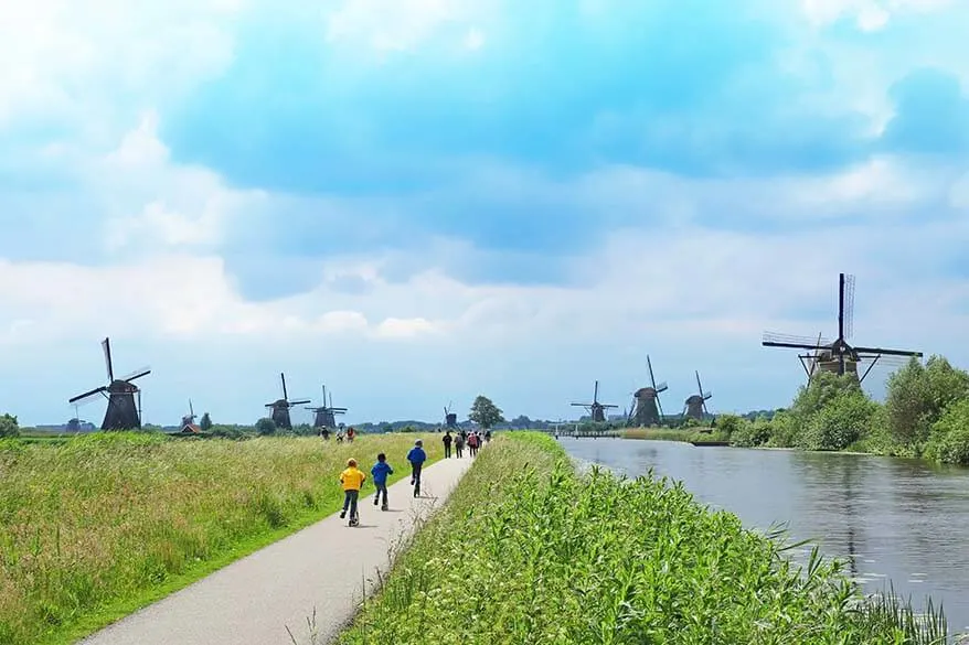 Kinderdijk walking and bicycling paths