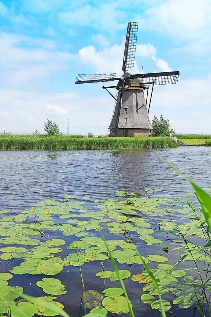 Travel guide to Kinderdijk windmills