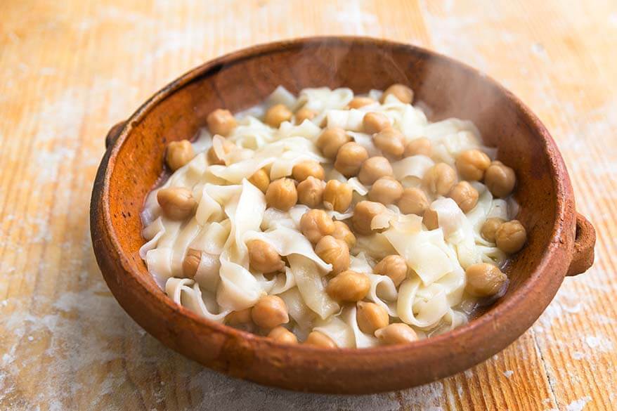 Lagane e ceci - lagagne pasta with chickpeas