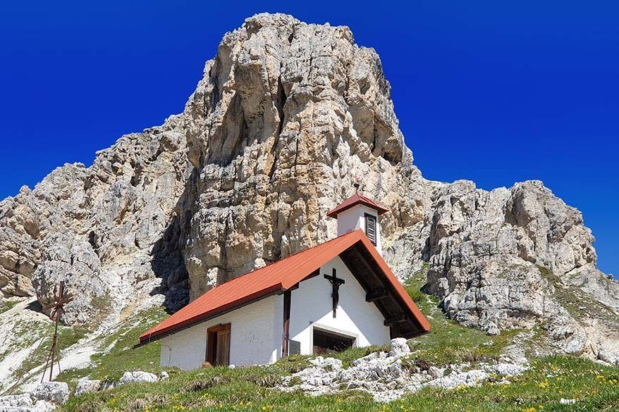 Chiesetta Alpina next to Rifugio Locatelli