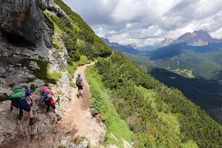 Hiking back from Lago di Sorapis to Passo Tre Croci