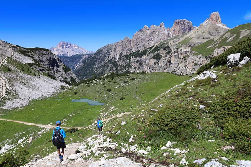 Hiking downhill from Dreizinnenhutte to Malga Langalm