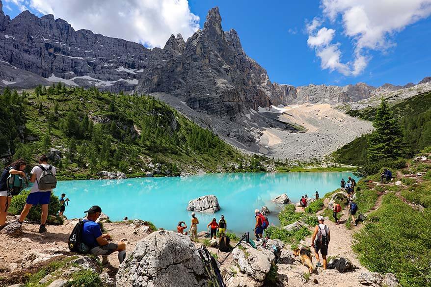 Lots of people at Lake Sorapis