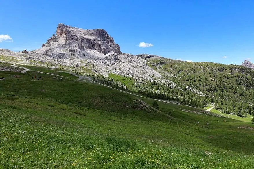 Hiking trail from Rifugio Scoiattoli to Rifugio Averau in the Italian Dolomites